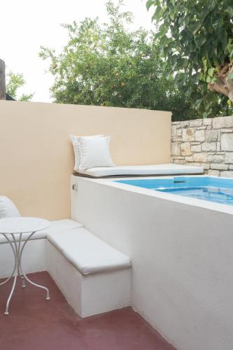 Πισίνα στο ή κοντά στο Quintana, a junior villa with private pool!