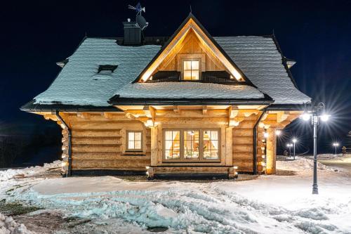 El edificio en el que está el chalet de montaña