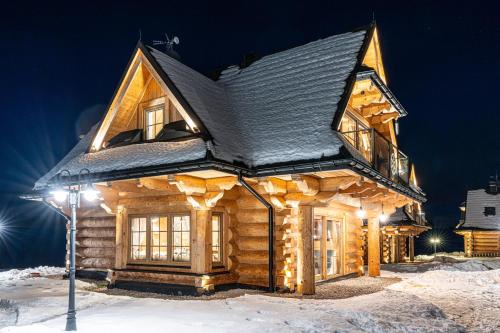 El edificio en el que está el chalet de montaña