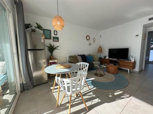 Fresh Lemonade con piscina, AC, doble terraza, cocina completa y parking