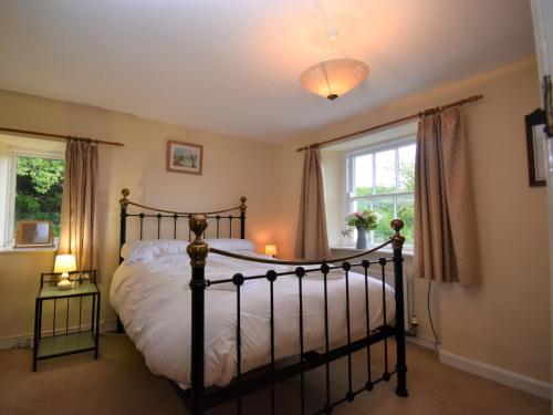 a bedroom with a bed and a window at 3 Bed in Eskdale SZ416 in Santon Bridge