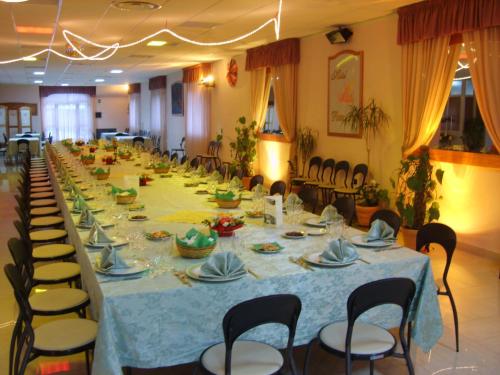 Restaurace v ubytování Hotel Rosso Di Sera