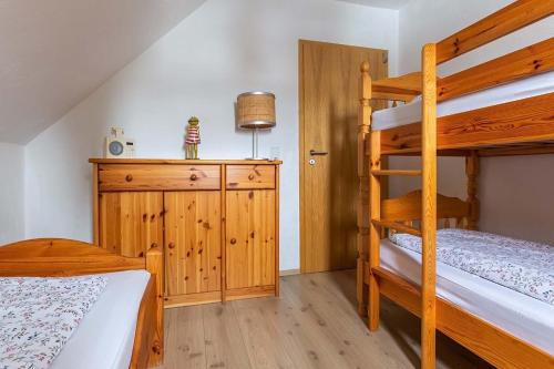 a bedroom with a bunk bed and a bunk bedvelt at Landhaus am Diemelsee in Diemelsee