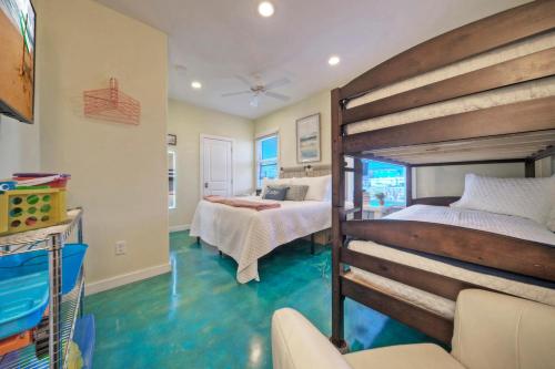 a bedroom with two bunk beds in a room at Stella Maris Golf Cart Zone Near Beach Rooftop in Port Aransas