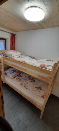 two bunk beds in a room with a ceiling at Ferienhaus Klotz das familienfreundliche Ferienhaus in Mittenwald