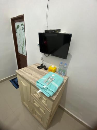 TV a/nebo společenská místnost v ubytování Homestay Telage Bulan