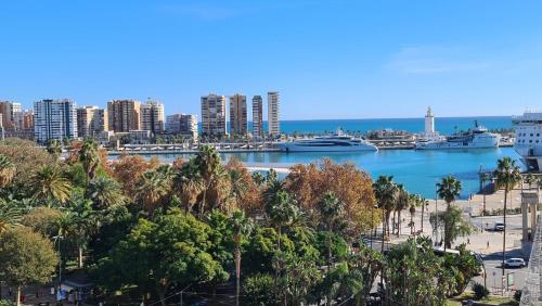Penthouse with solarium in the center of Malaga-Ático con solárium en el centro de Málaga