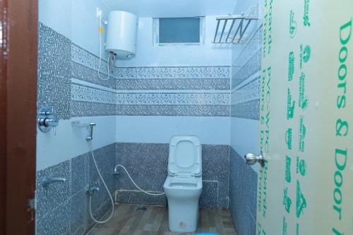 Kylpyhuone majoituspaikassa Hotel Vaishnavi Grand