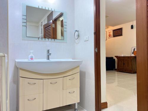 a bathroom with a white sink and a mirror at Pattaya Beach Pool Villa At Pattaya in Pattaya South