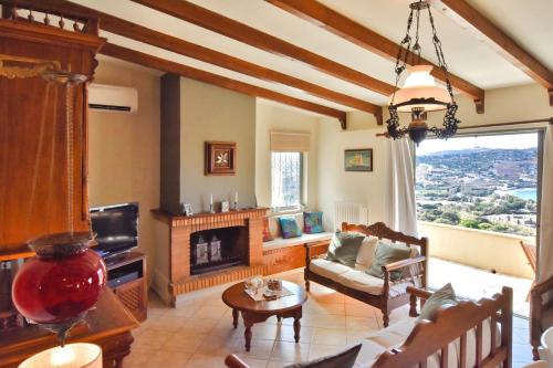 Χώρος καθιστικού στο Otzia Bay House, 5 minutes walking distance from the beach