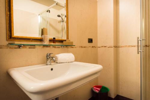 a bathroom with a white sink and a mirror at Antica Stazione in Chiaramonte Gulfi
