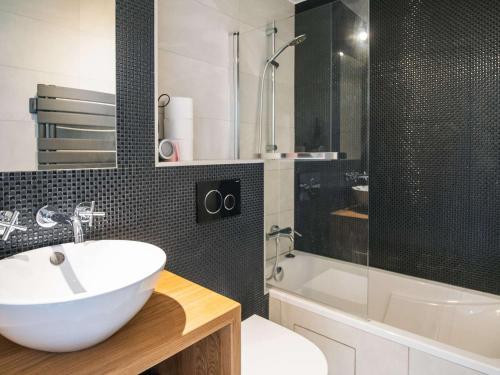 a bathroom with a white sink and a shower at Appartement Val Thorens, 2 pièces, 4 personnes - FR-1-637-66 in Val Thorens
