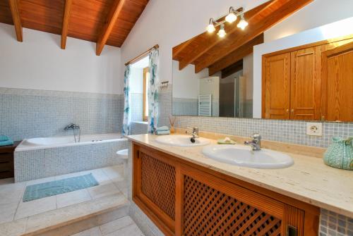 a bathroom with two sinks and a tub at Selva - 4101 Mallorca in Selva