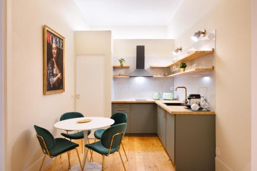Cardosas 42 1F 2BR Porto Centre