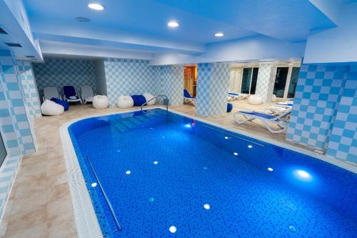 a large swimming pool in a hotel room at Hotel Dorna in Vatra Dornei