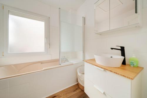 La Douceur de Nancy - Appt refait à neuf tesisinde bir banyo