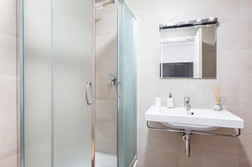 GuestHost - Florence Statuto Bright and Modern Apartment
