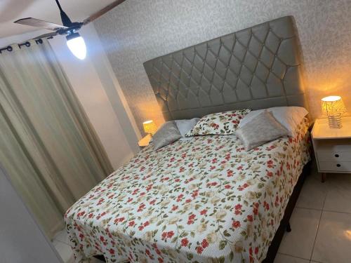 Postel nebo postele na pokoji v ubytování Amplo Apartamento Guarapari - Praia do Morro- Edifício San Martin -Decorado- LOCALIZAÇÃO IMBATÍVEL - Em frente a Supermercado e farmacia - Praia Center - 3 quartos - Internet - Vaga de estacionamento