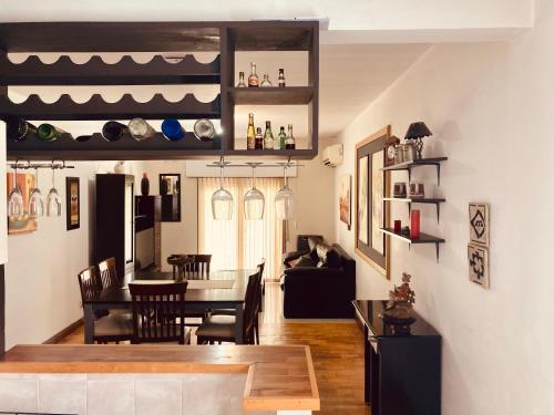 a dining room and living room with a table and chairs at Departamento Ludmila in Villa María