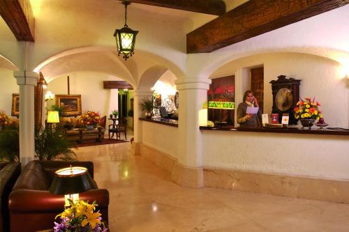 a lobby of a hotel with a woman behind a counter at Antara Hotel & Suites - Miraflores in Lima
