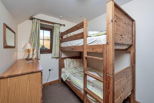 Katil dua tingkat atau katil-katil dua tingkat dalam bilik di Finest Retreats - Llechwedd Mawr