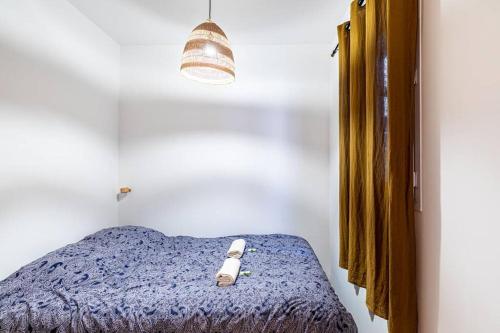 En eller flere senger på et rom på GuestReady - Charming stay near the Seine River