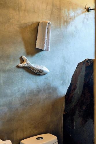 a bathroom with a painting of a toilet and a towel at Cabaña Buganvilia, Tapalpa in Tapalpa