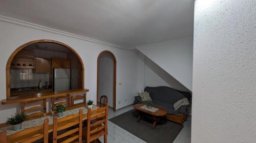 Posedenie v ubytovaní Cozy Apartment near the sea