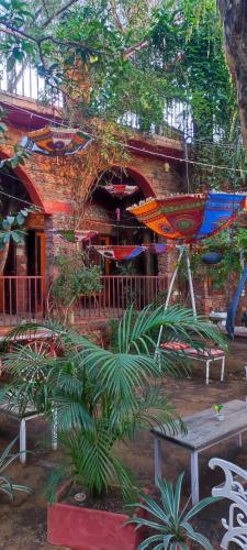 a garden with a bench and a building at the secret garden in Pushkar