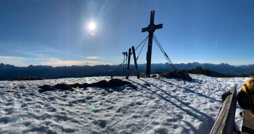 a cross on the top of a mountain in the snow at Villa Fortuna Natur in Lackenhof