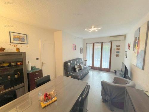Posedenie v ubytovaní 4PA109 Appartement F2 résidence avec piscine parking et cours de tennis