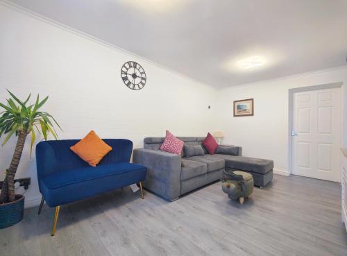 Regent House - Holiday Home With Free Parking - 5 Minutes Drive to Coop Live Arena, Etihad Stadium & Manchester City Centre photo 12