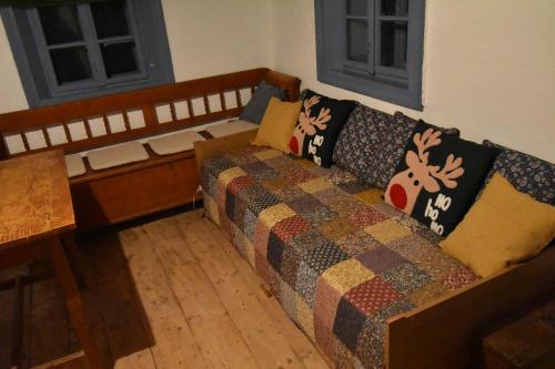 a living room with a couch and a table at Casuta dintre brazi in Râșca
