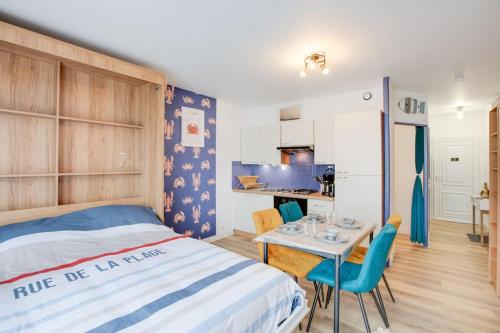 Una cama o camas en una habitación de Gîte du Pêcheur