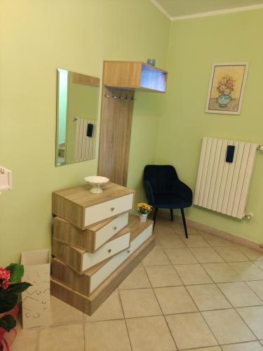 a room with a vanity and a mirror and a chair at LaFuntanella45 Casa Vacanze in Isernia