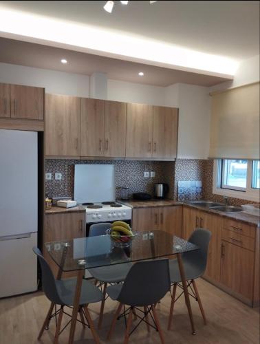 a kitchen with a table and chairs and a stove at KaZa in Antimácheia
