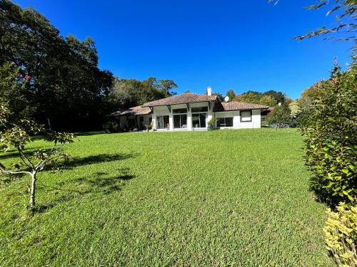 Ecrin de verdure Entre forêt et océan