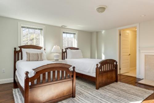 A bed or beds in a room at Rockspring by AvantStay Huge Berkshires Estate