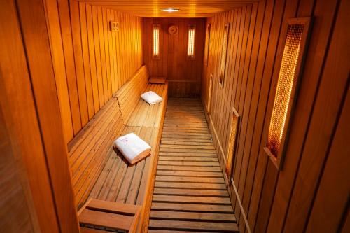 a wooden sauna with two seats at Hotel Dorna in Vatra Dornei