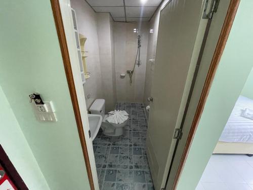 Ένα μπάνιο στο Omaya GuestHouse