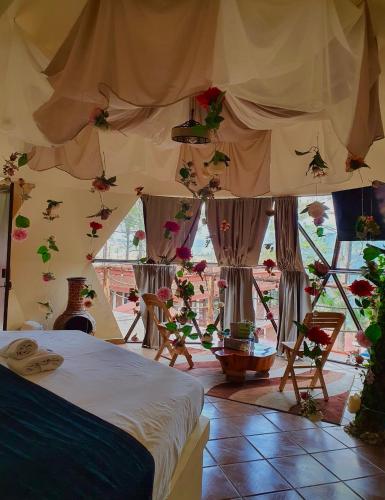 Katil atau katil-katil dalam bilik di Glamping Cabañas Luz y Vida
