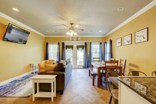a living room with a couch and a table at *Lake Life* in Lake Hamilton
