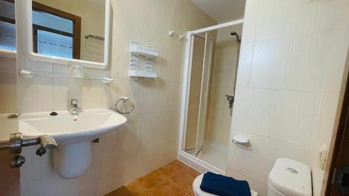 a white bathroom with a sink and a toilet at Casa Tranquila Oliastur 17 El Cotillo in Cotillo