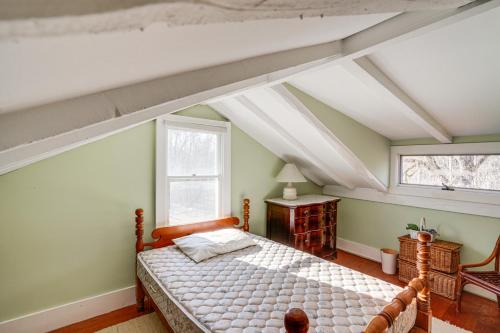 Un pat sau paturi într-o cameră la Cozy Berkshires Cottage with 11 Private Acres!