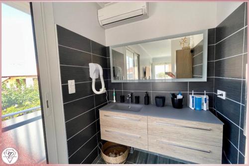 Kúpeľňa v ubytovaní Les Mouettes, Bel appartement à 50m des plages de Valras-Plage