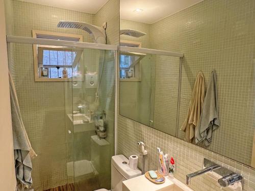 a bathroom with a shower and a toilet and a sink at Ap 19 de fevereiro in Rio de Janeiro