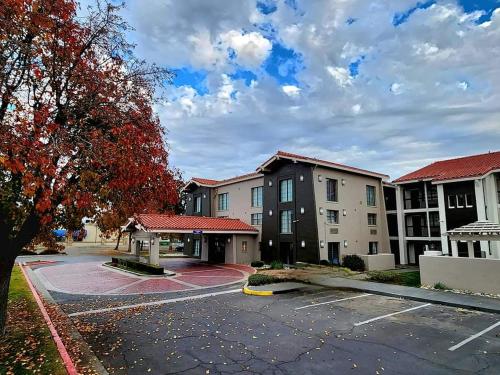 a parking lot in front of a apartment complex at La Quinta Inn by Wyndham Fresno Yosemite in Fresno