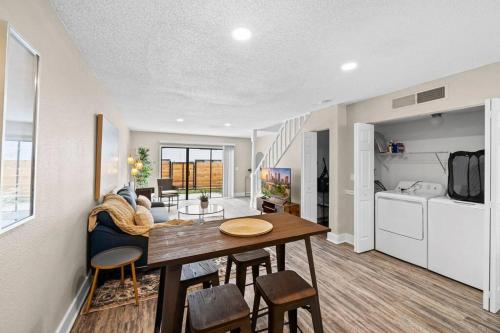 a kitchen and living room with a table and chairs at Cozy Townhouse - Gym Pool Golf Fast WiFi 2B2B in Tampa