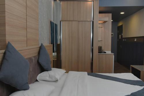 Cama o camas de una habitación en Asenappar Hotel