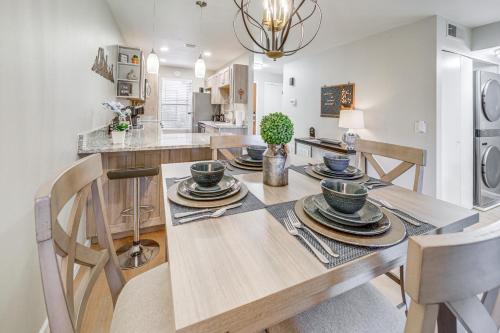Cucina o angolo cottura di 7 Mi to Dtwn Sedona Resort Retreat with Pool Access